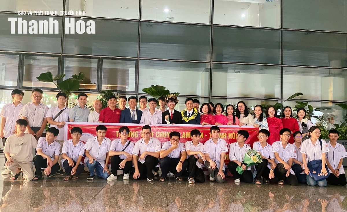 Đón học sinh Thanh Hóa đoạt Huy chương Bạc Olympic Vật lý quốc tế