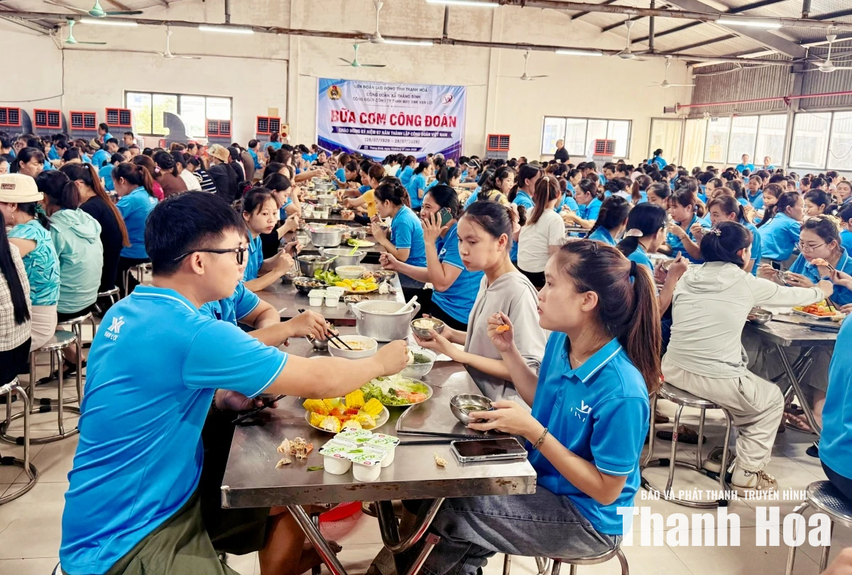 Gần 900 công nhân lao động dự “Bữa cơm công đoàn”