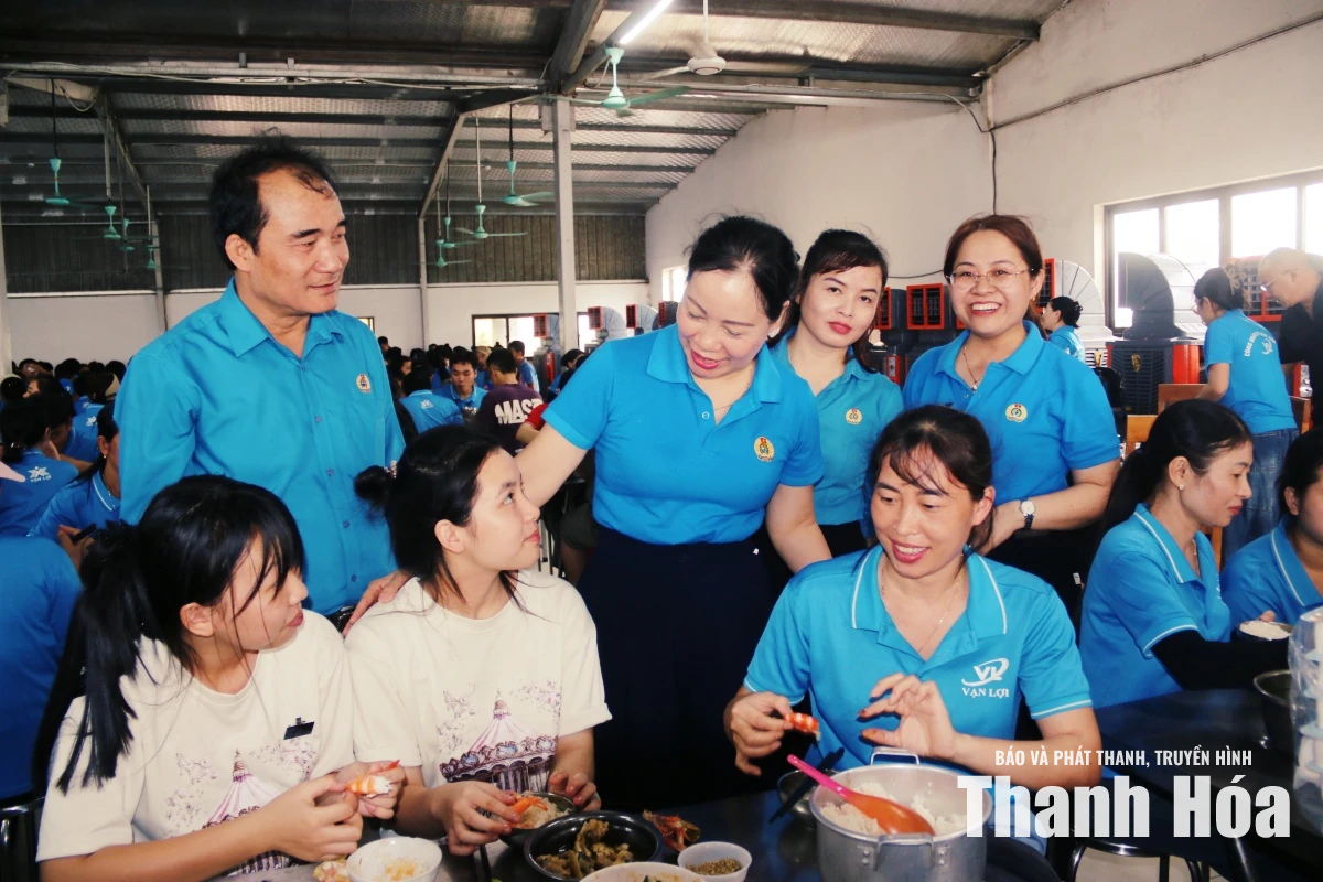 Gần 900 công nhân lao động dự “Bữa cơm công đoàn”