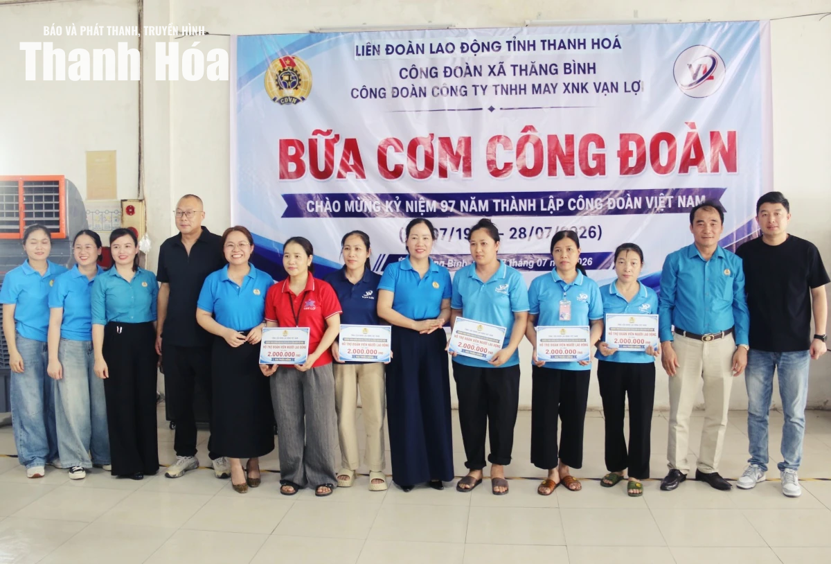Gần 900 công nhân lao động dự “Bữa cơm công đoàn”