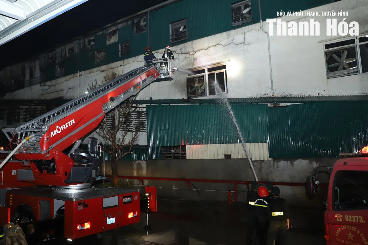 Xuyên đêm ứng cứu vụ hỏa hoạn tại Khu công nghiệp Tây Bắc Ga