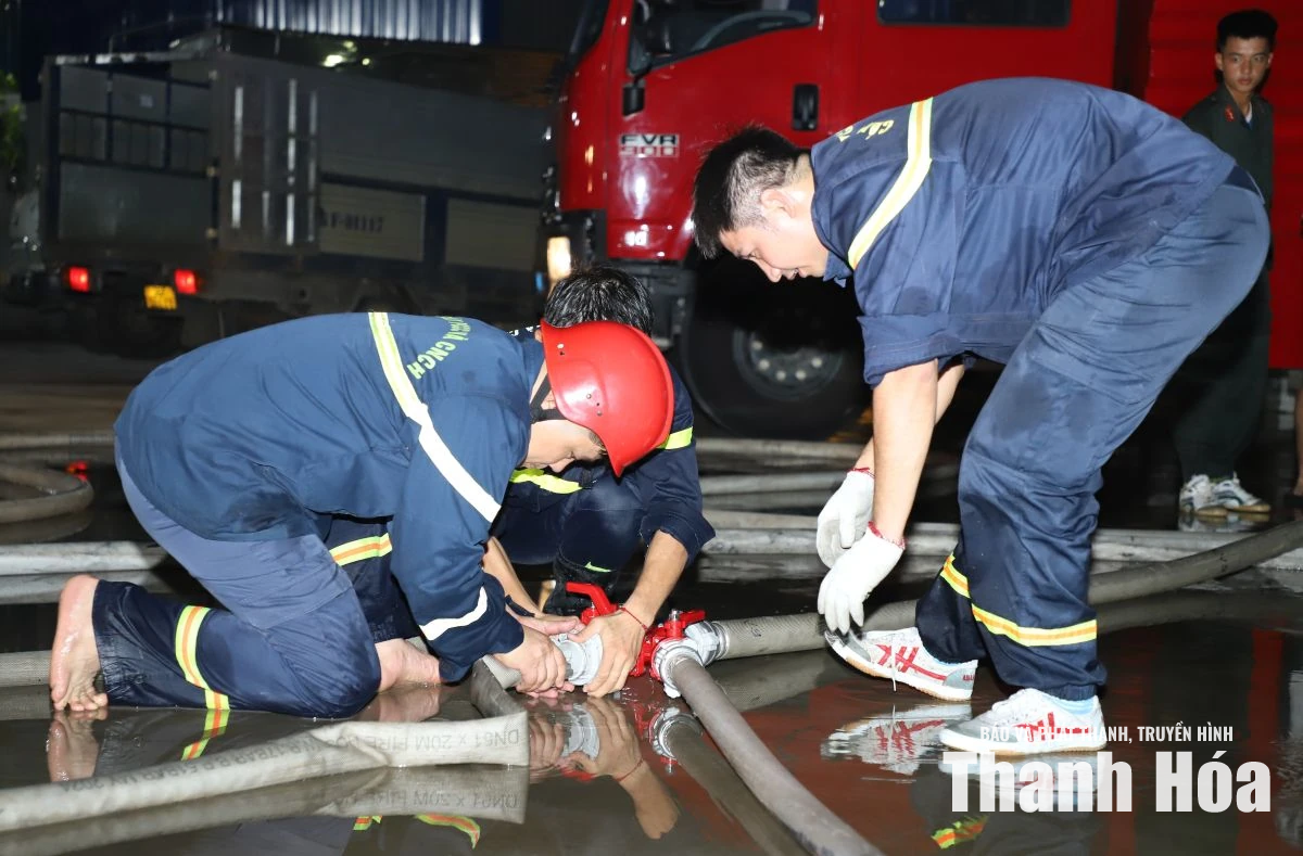 Xuyên đêm ứng cứu vụ hỏa hoạn tại Khu công nghiệp Tây Bắc Ga