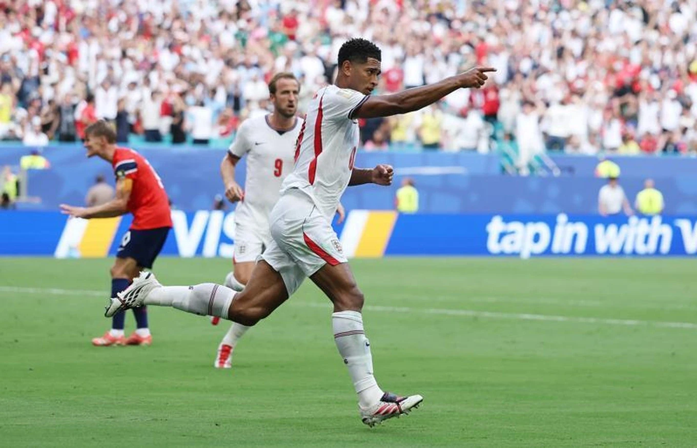 Đội tuyển Việt Nam tích cực chuẩn bị cho trận giao hữu cuối tại Hàn Quốc; FIFA cân nhắc mở rộng World Cup lên 64 đội