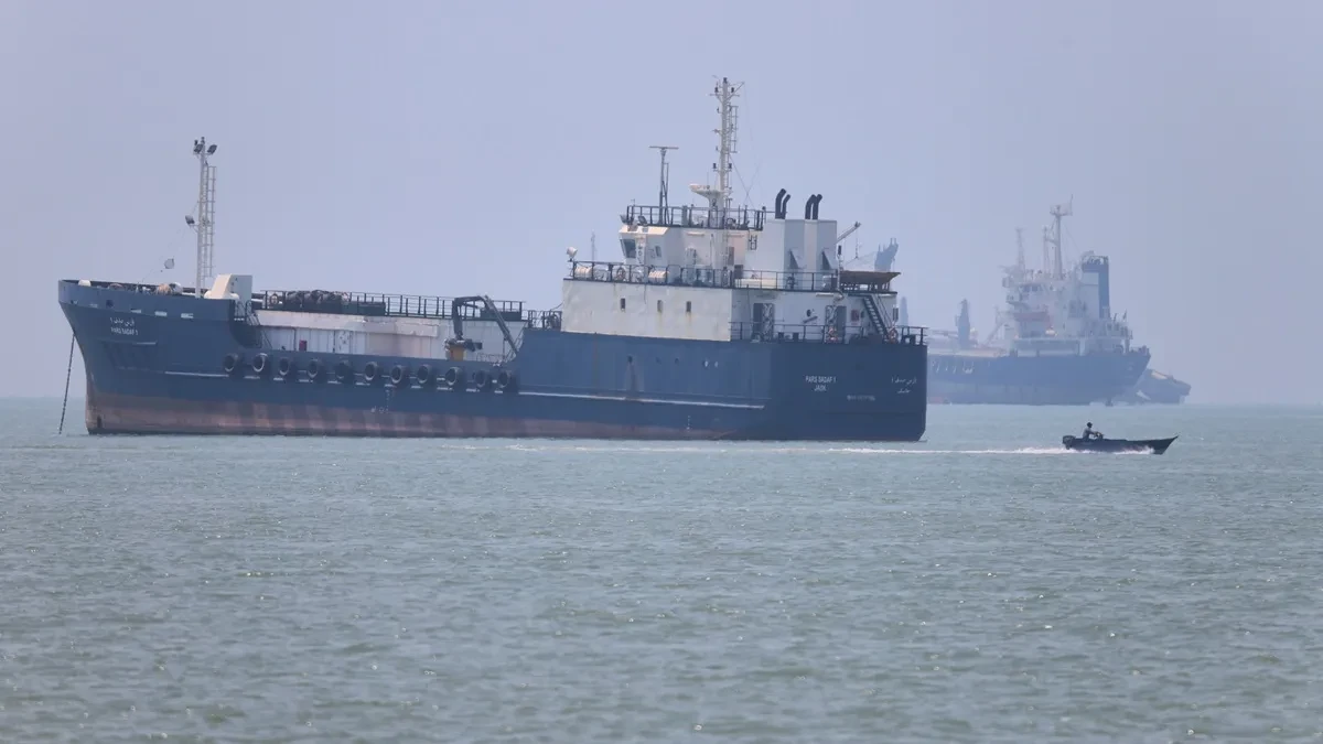 Iran phản đối Mỹ kiểm soát và thu phí tàu thuyền qua eo biển Hormuz