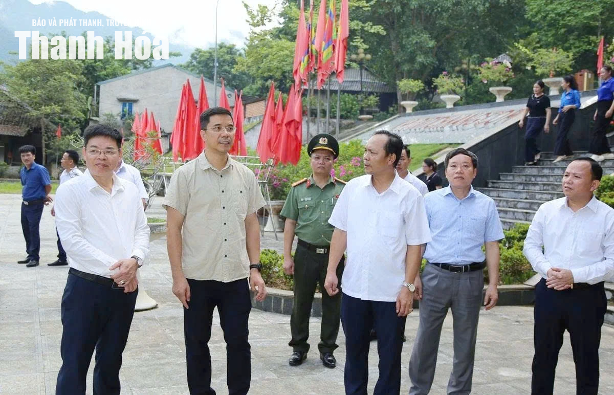 Phó Bí thư Thường trực Tỉnh ủy Nguyễn Hồng Phong dâng hoa, dâng hương tại Nghĩa trang Liệt sĩ Quốc tế Đồng Tâm, Khu Di tích lịch sử cách mạng Quốc gia Hang Co Phương