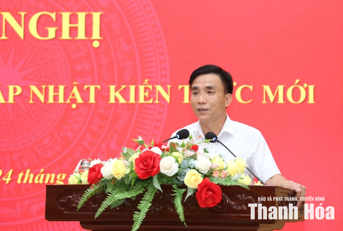 Đảng ủy UBND tỉnh tổ chức hội nghị thông tin thời sự và cập nhật kiến thức mới
