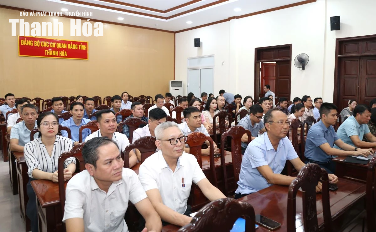 Đảng ủy UBND tỉnh tổ chức hội nghị thông tin thời sự và cập nhật kiến thức mới