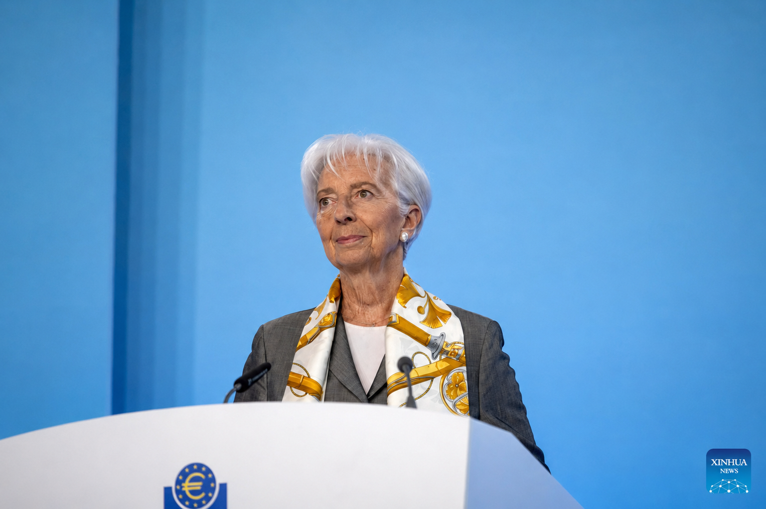 ECB giữ nguyên lãi suất, công bố thiết kế mới của đồng euro sau hơn 20 năm