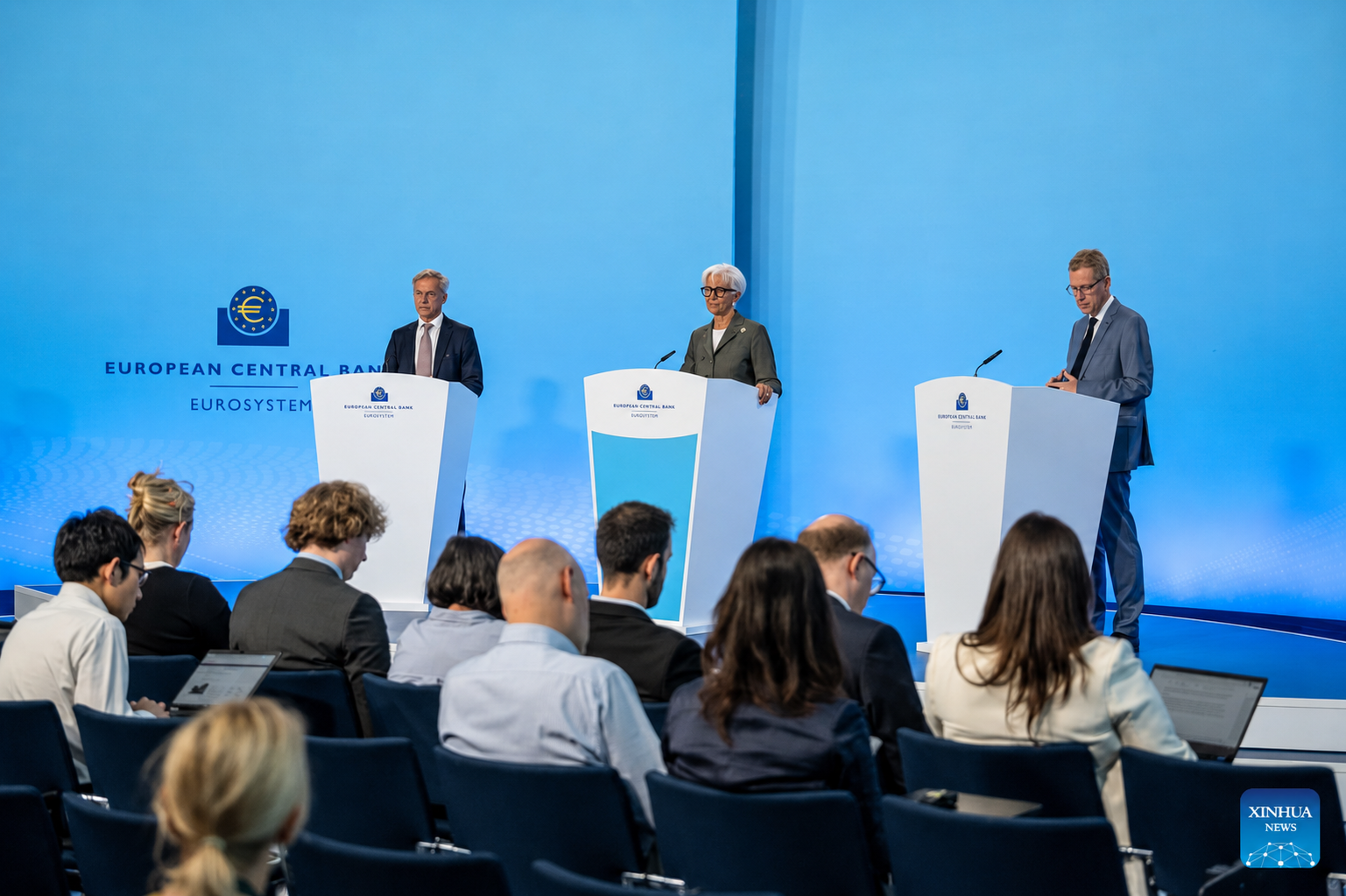 ECB giữ nguyên lãi suất, công bố thiết kế mới của đồng euro sau hơn 20 năm