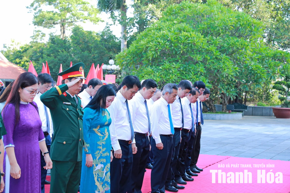 Đoàn đại biểu tỉnh Thanh Hóa dâng hương tưởng niệm Chủ tịch Hồ Chí Minh nhân kỷ niệm 79 năm Ngày Thương binh - Liệt sĩ