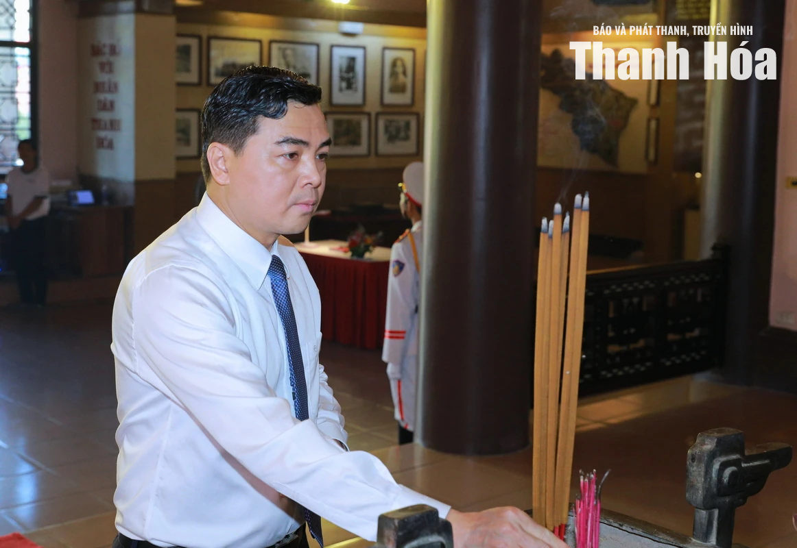 Đoàn đại biểu tỉnh Thanh Hóa dâng hương tưởng niệm Chủ tịch Hồ Chí Minh nhân kỷ niệm 79 năm Ngày Thương binh - Liệt sĩ