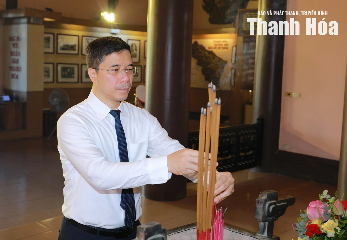 Đoàn đại biểu tỉnh Thanh Hóa dâng hương tưởng niệm Chủ tịch Hồ Chí Minh nhân kỷ niệm 79 năm Ngày Thương binh - Liệt sĩ