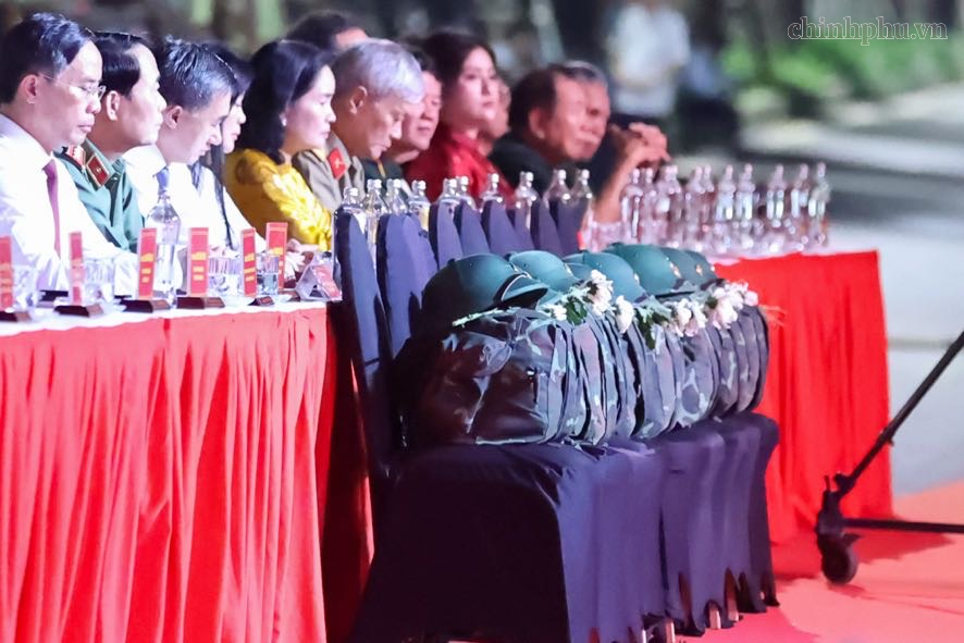 Cầu truyền hình “Sao sáng dẫn đường”: Tôn vinh và tri ân sự hy sinh cao cả của các Anh hùng liệt sĩ