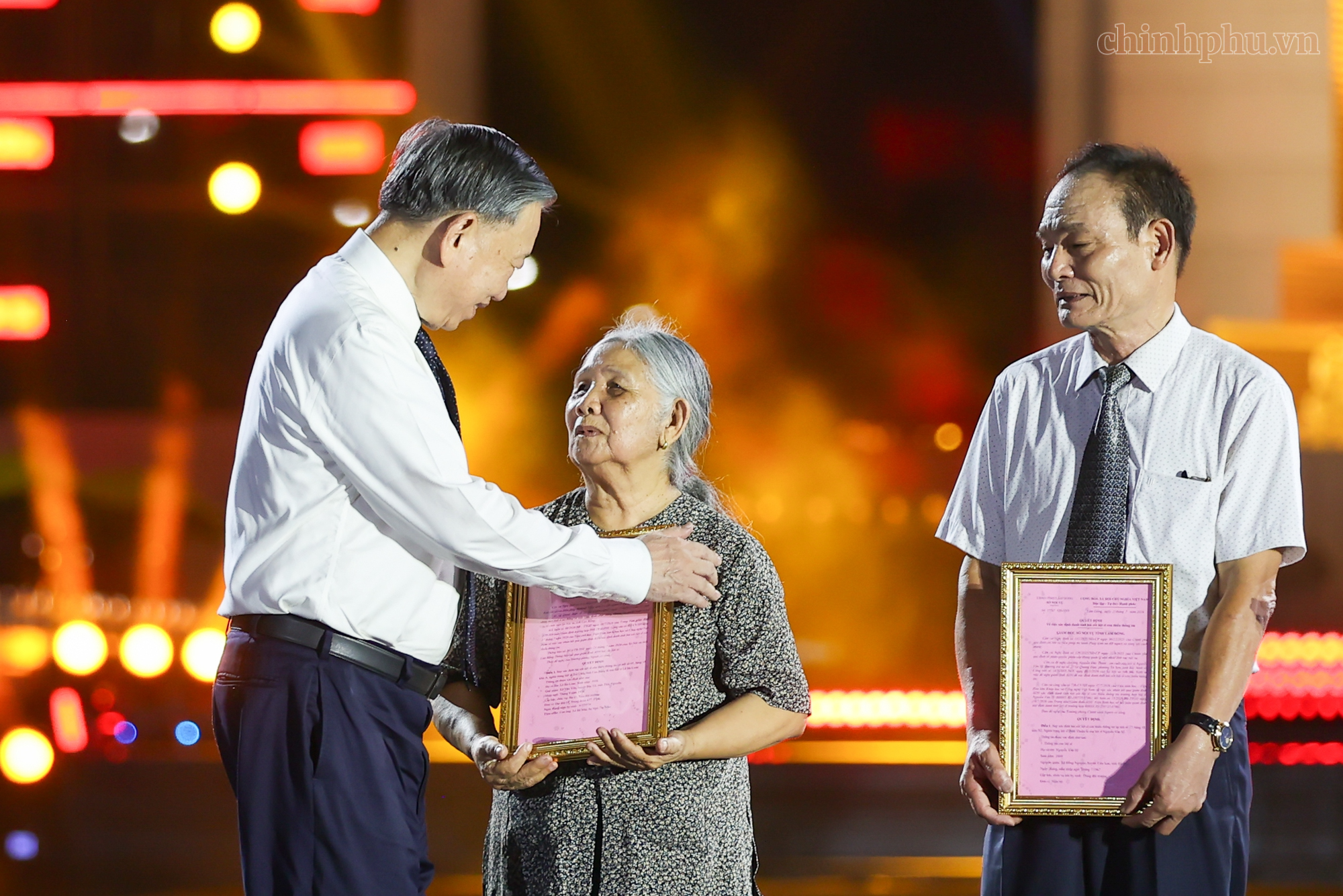 Cầu truyền hình “Sao sáng dẫn đường”: Tôn vinh và tri ân sự hy sinh cao cả của các Anh hùng liệt sĩ