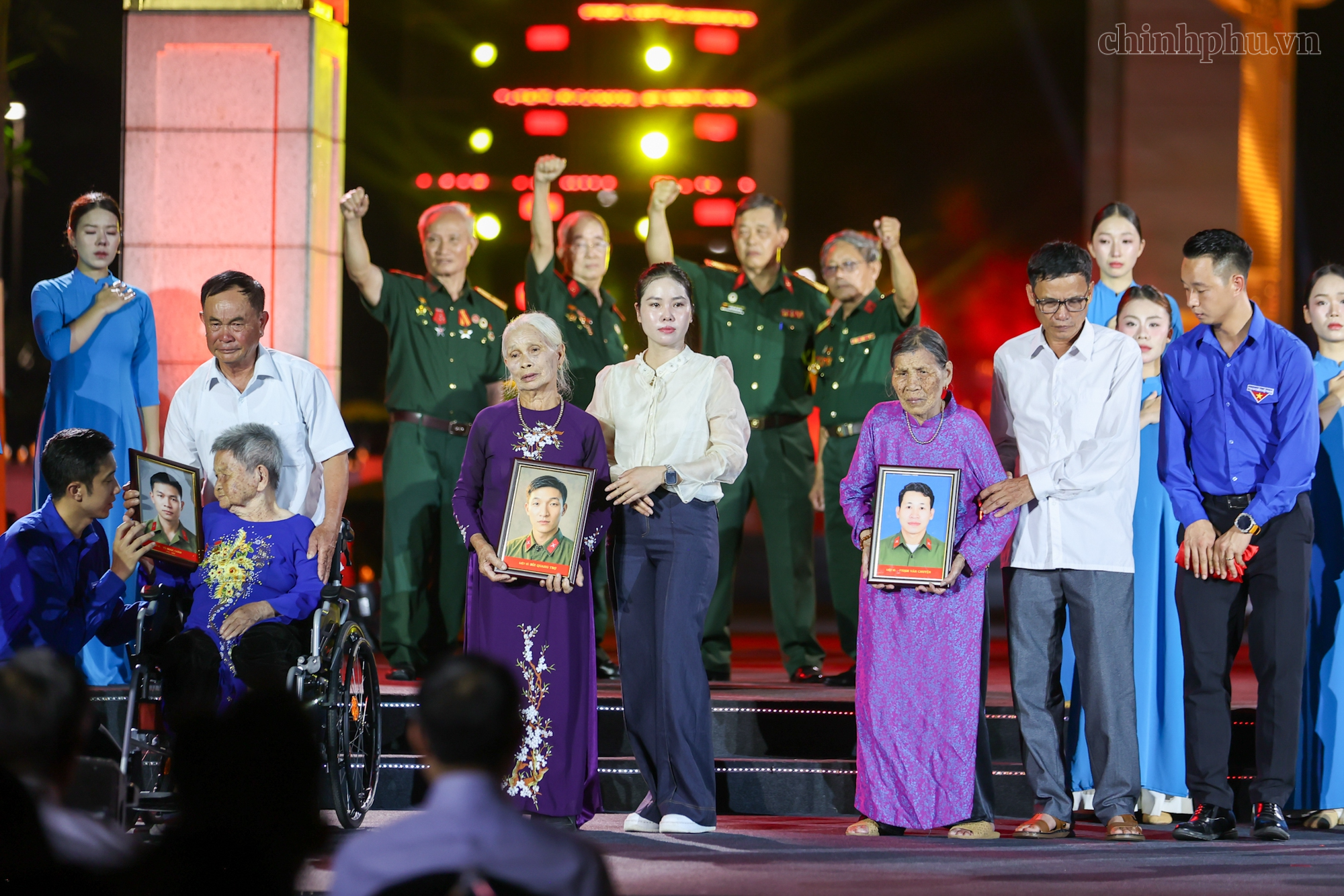 Cầu truyền hình “Sao sáng dẫn đường”: Tôn vinh và tri ân sự hy sinh cao cả của các Anh hùng liệt sĩ