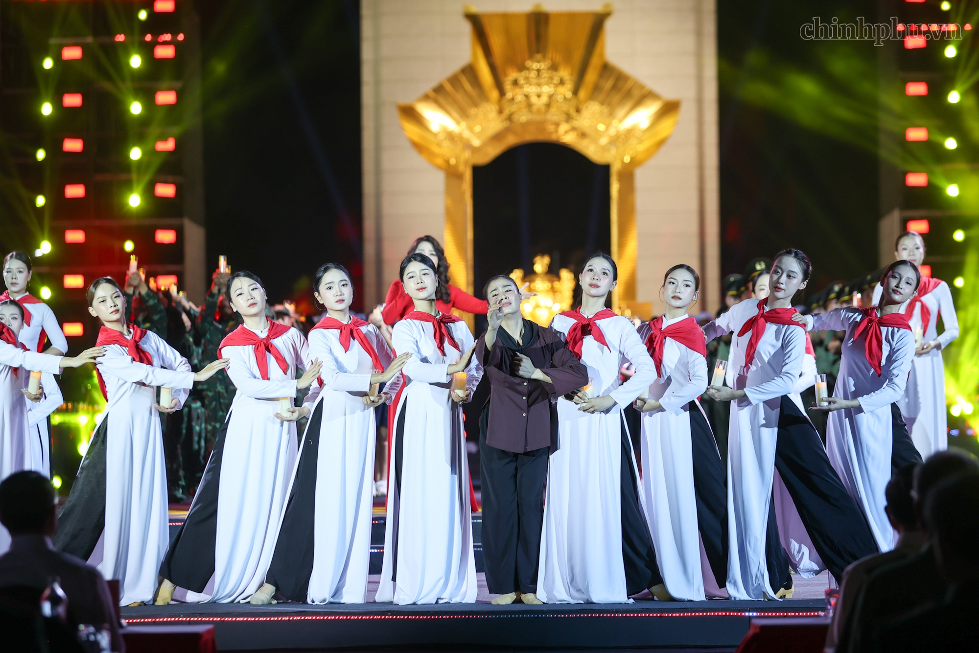 Cầu truyền hình “Sao sáng dẫn đường”: Tôn vinh và tri ân sự hy sinh cao cả của các Anh hùng liệt sĩ