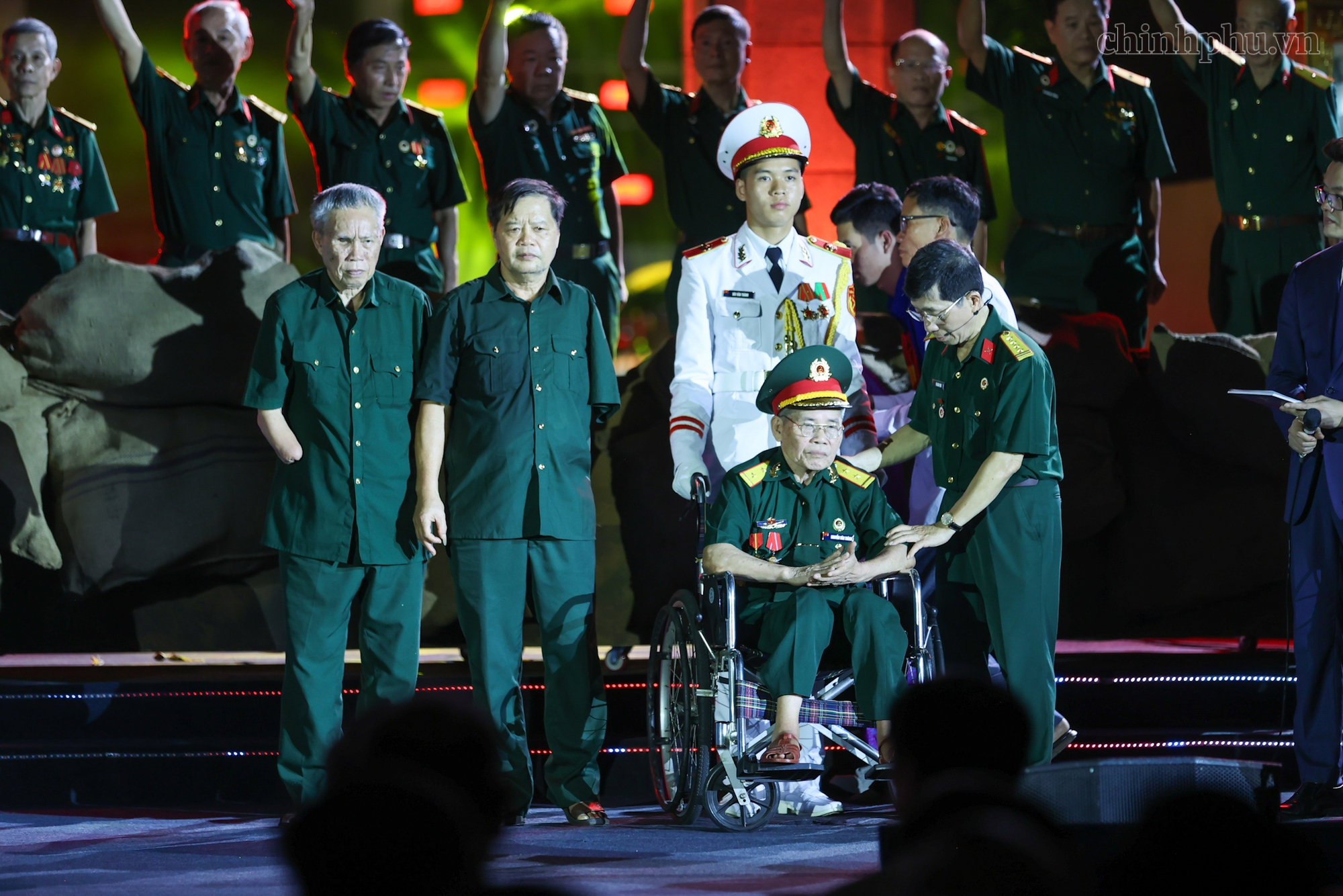 Cầu truyền hình “Sao sáng dẫn đường”: Tôn vinh và tri ân sự hy sinh cao cả của các Anh hùng liệt sĩ