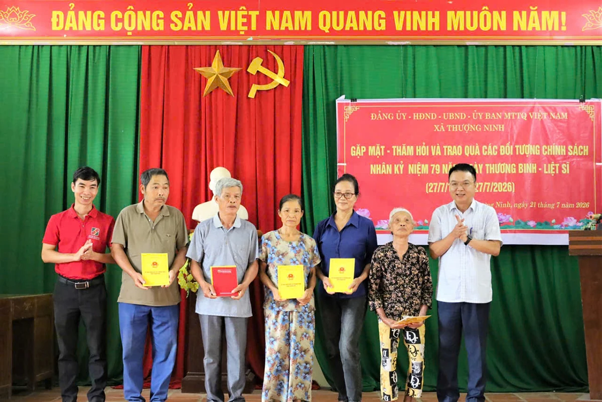 Thượng Ninh trao hơn 420 suất quà tri ân người có công