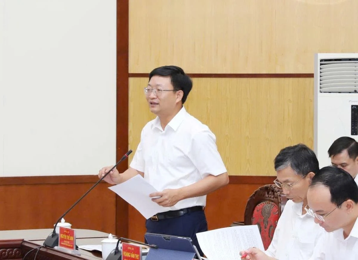 Chủ tịch UBND tỉnh Tô Anh Dũng làm việc với Văn phòng UBND tỉnh