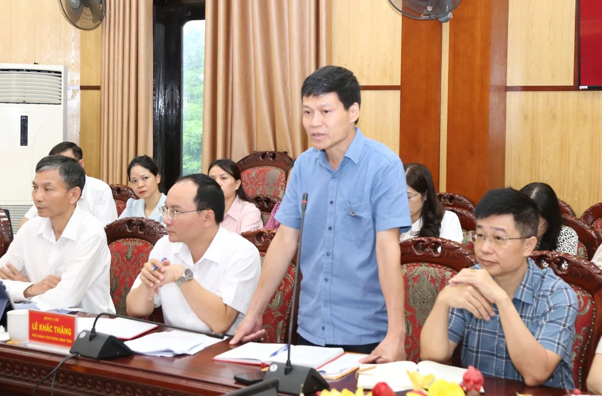 Chủ tịch UBND tỉnh Tô Anh Dũng làm việc với Văn phòng UBND tỉnh