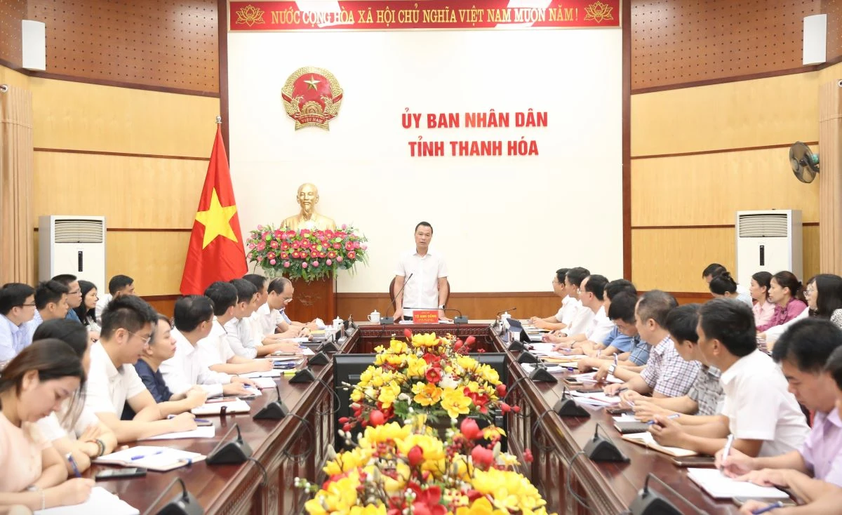 Chủ tịch UBND tỉnh Tô Anh Dũng làm việc với Văn phòng UBND tỉnh
