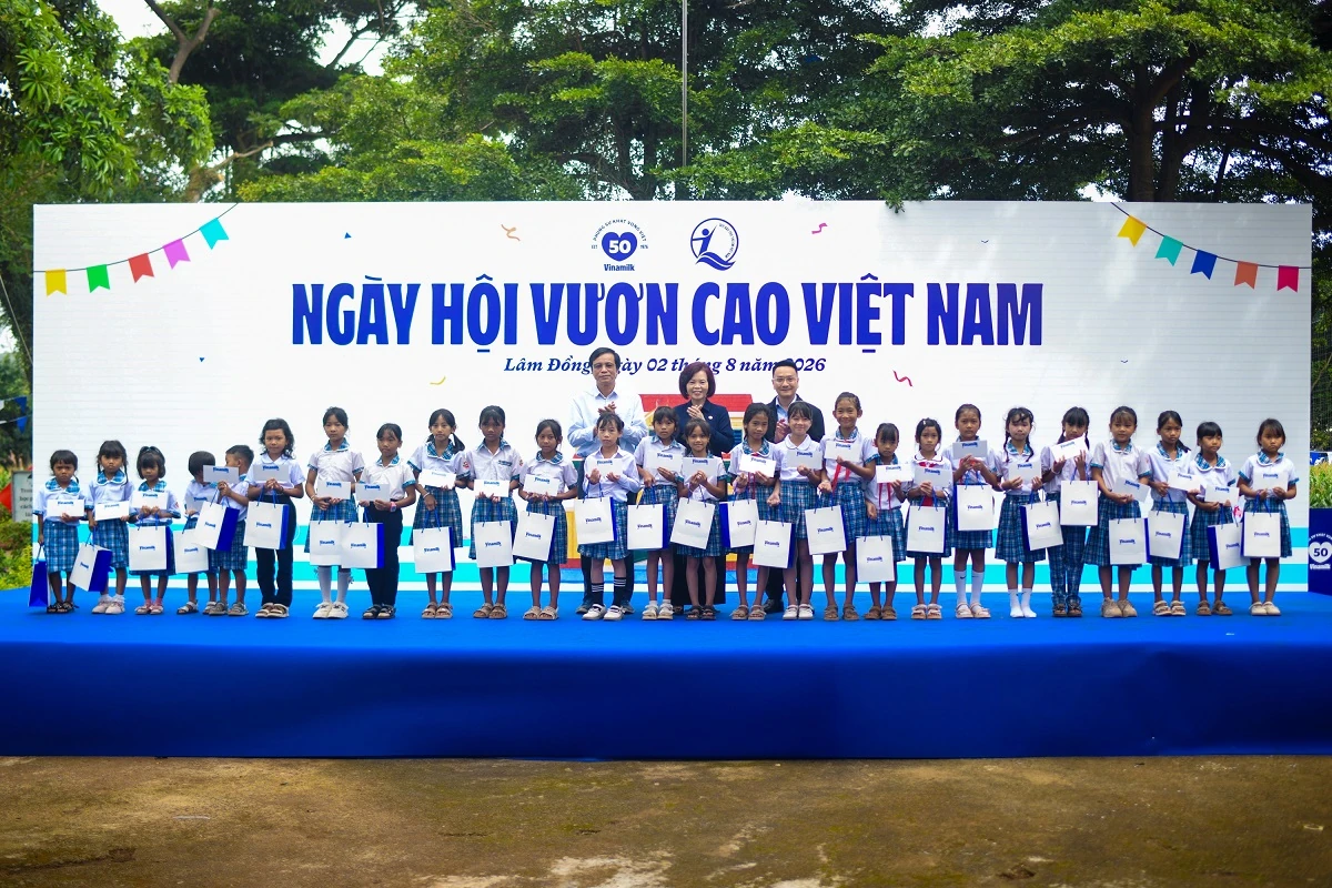Vinamilk cùng Quỹ sữa Vươn cao Việt Nam lan tỏa cơ hội và niềm tin cho trẻ em Lâm Đồng