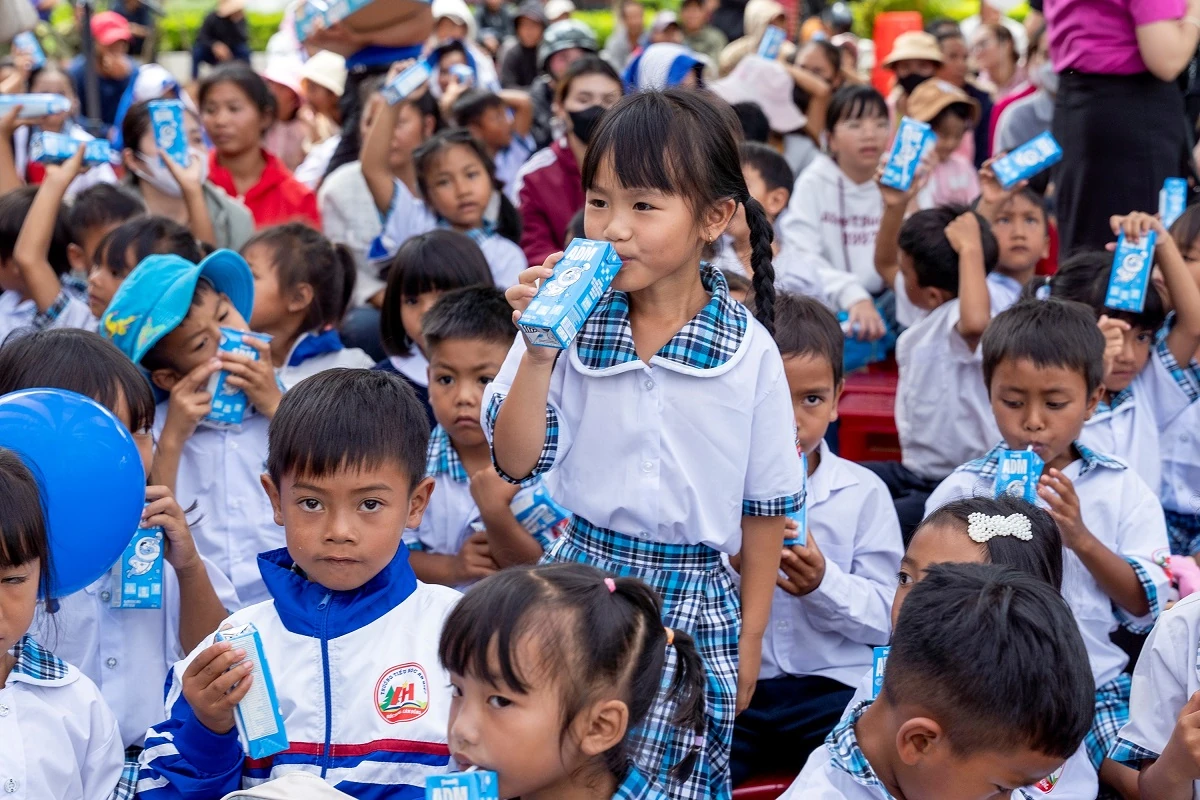 Vinamilk cùng Quỹ sữa Vươn cao Việt Nam lan tỏa cơ hội và niềm tin cho trẻ em Lâm Đồng