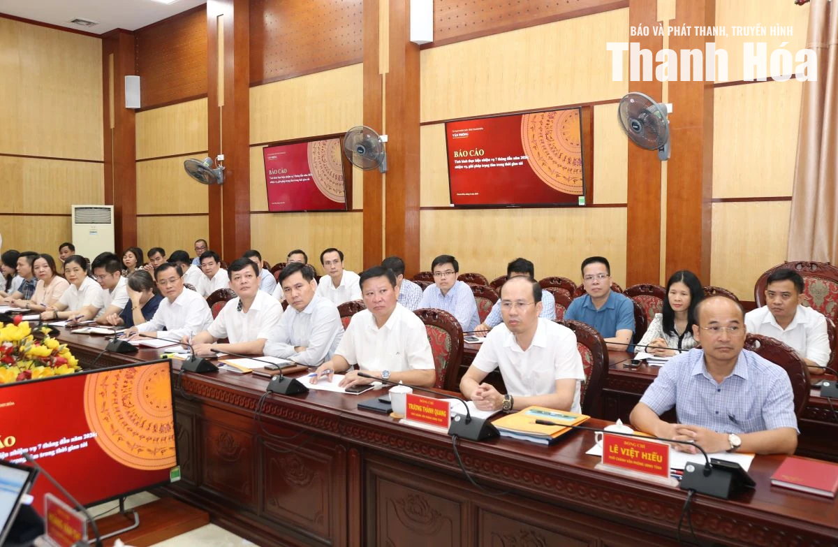 Chủ tịch UBND tỉnh Tô Anh Dũng làm việc với Văn phòng UBND tỉnh