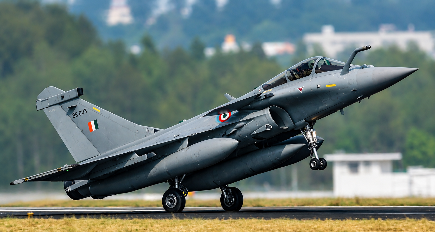 Pháp chào bán 114 tiêm kích Rafale cho Ấn Độ