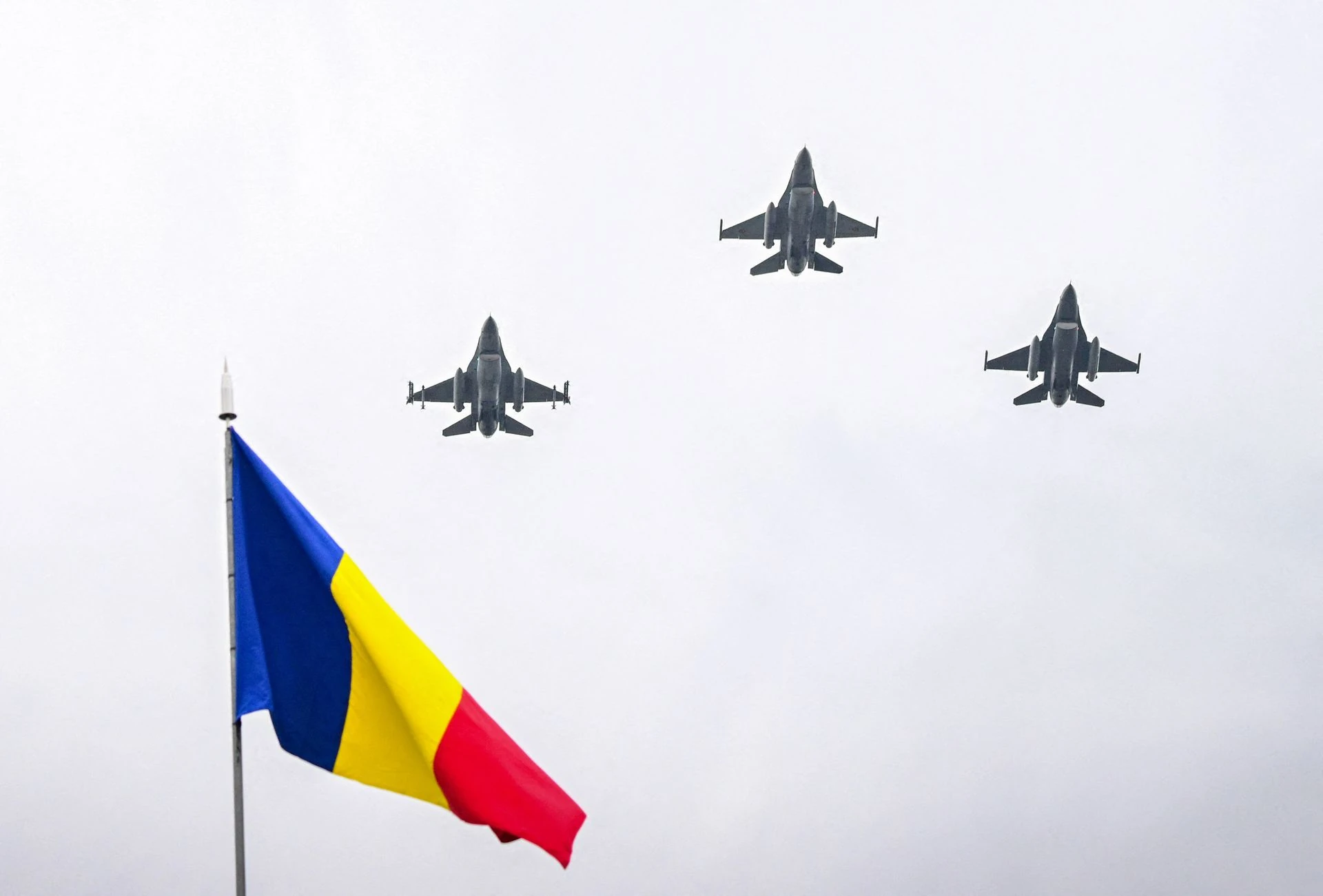 F-16 Romania xuất kích sau vụ UAV Nga xâm nhập không phận