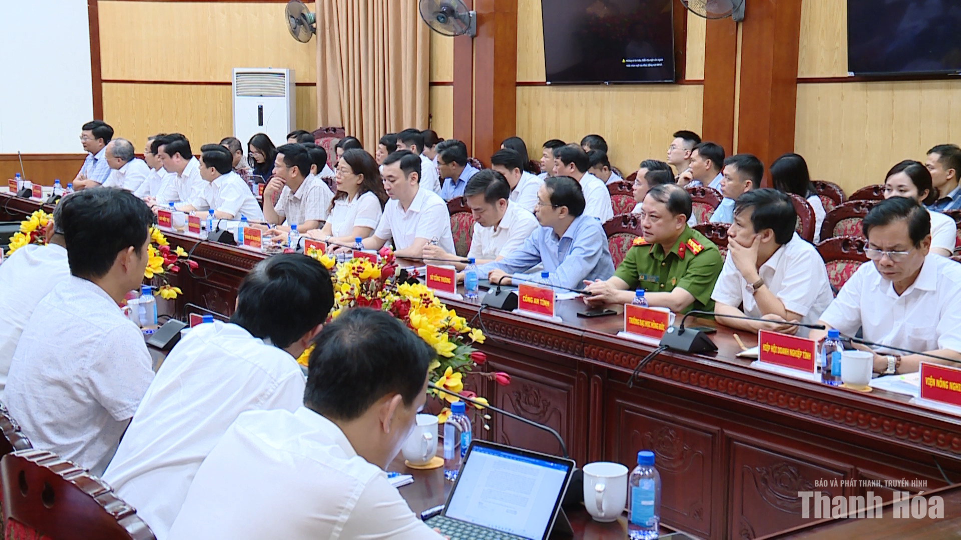 Chủ tịch UBND tỉnh Tô Anh Dũng làm việc với các nhà khoa học về đổi mới sáng tạo và chuyển đổi số