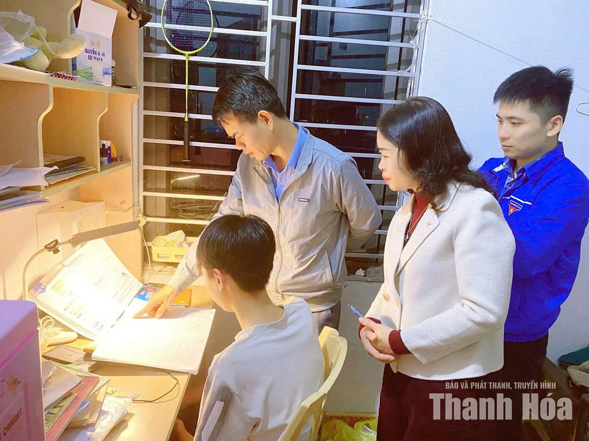 Thầy hiệu trưởng không ngại “đi xin” vì học trò