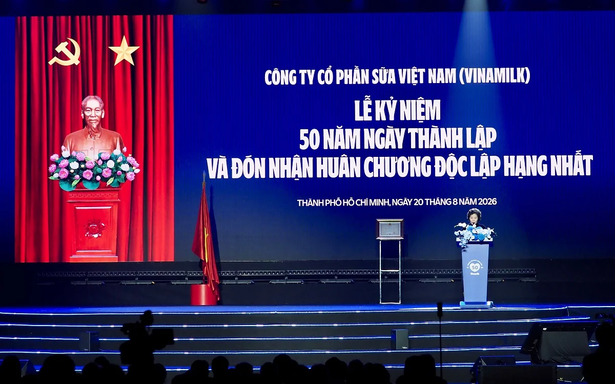 Vinamilk đón nhận Huân chương Độc lập hạng Nhất