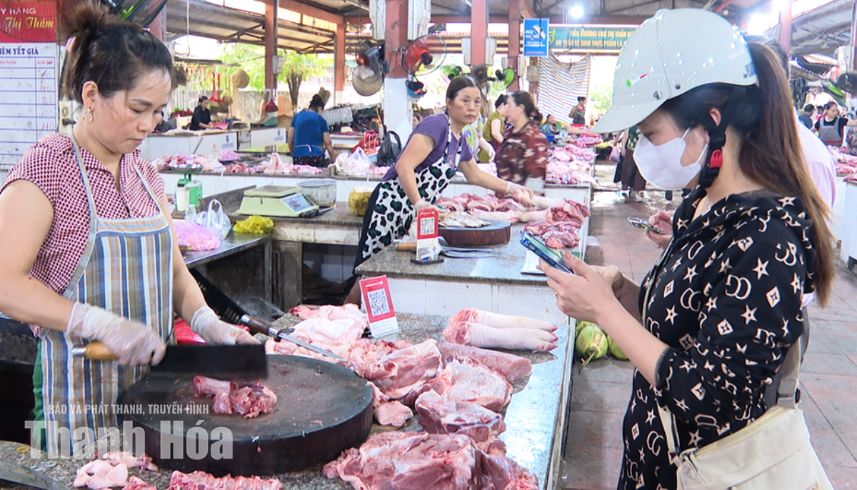 Giá lợn hơi giảm, nhưng giá thịt lợn vẫn “đứng yên”
