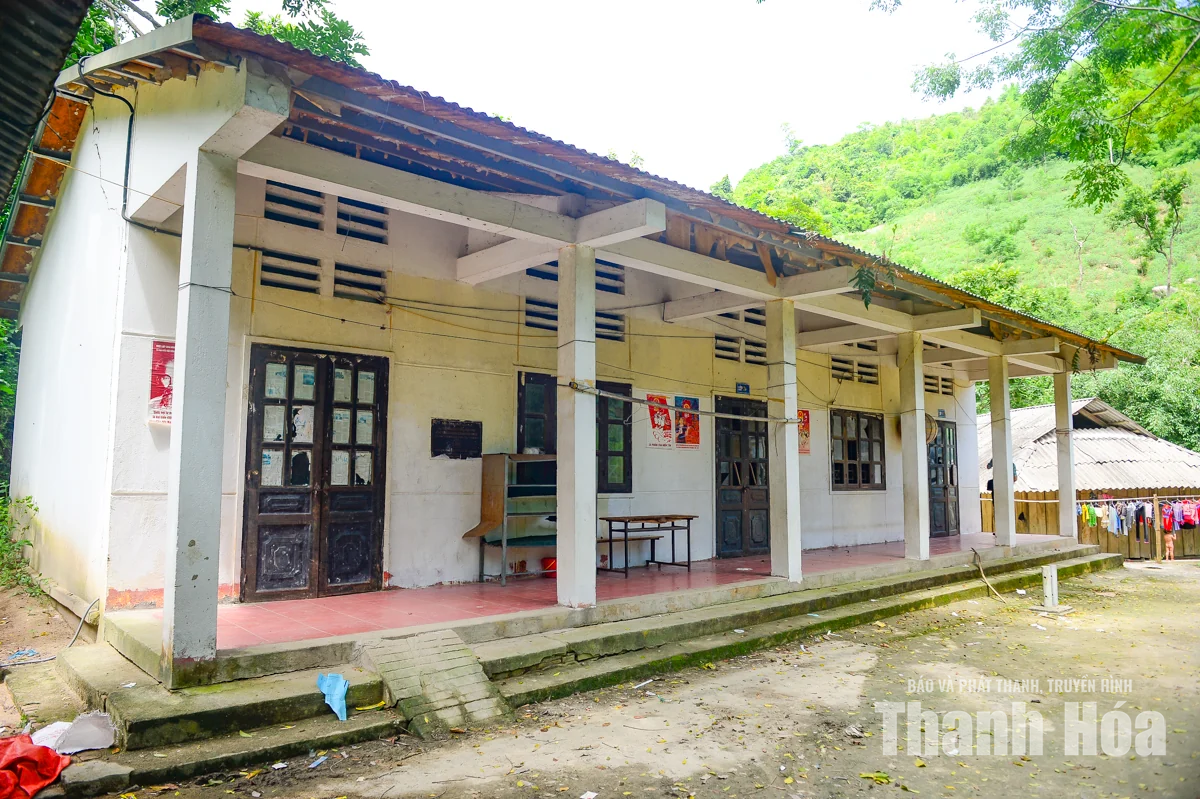 Cận cảnh điểm trường chằng chịt vết nứt giữa vùng từng sạt lở