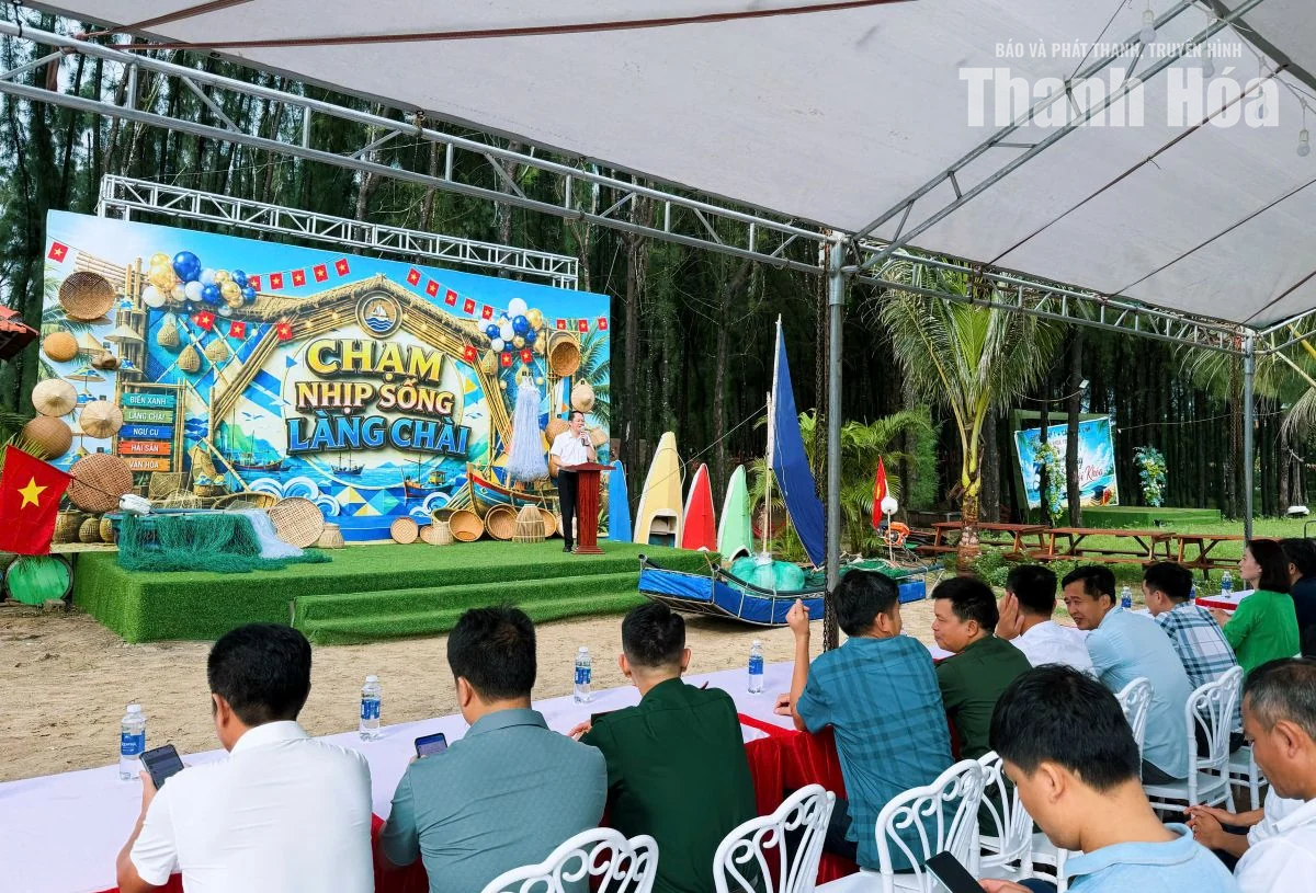Chạm nhịp sống làng chài ven biển Hải Tiến