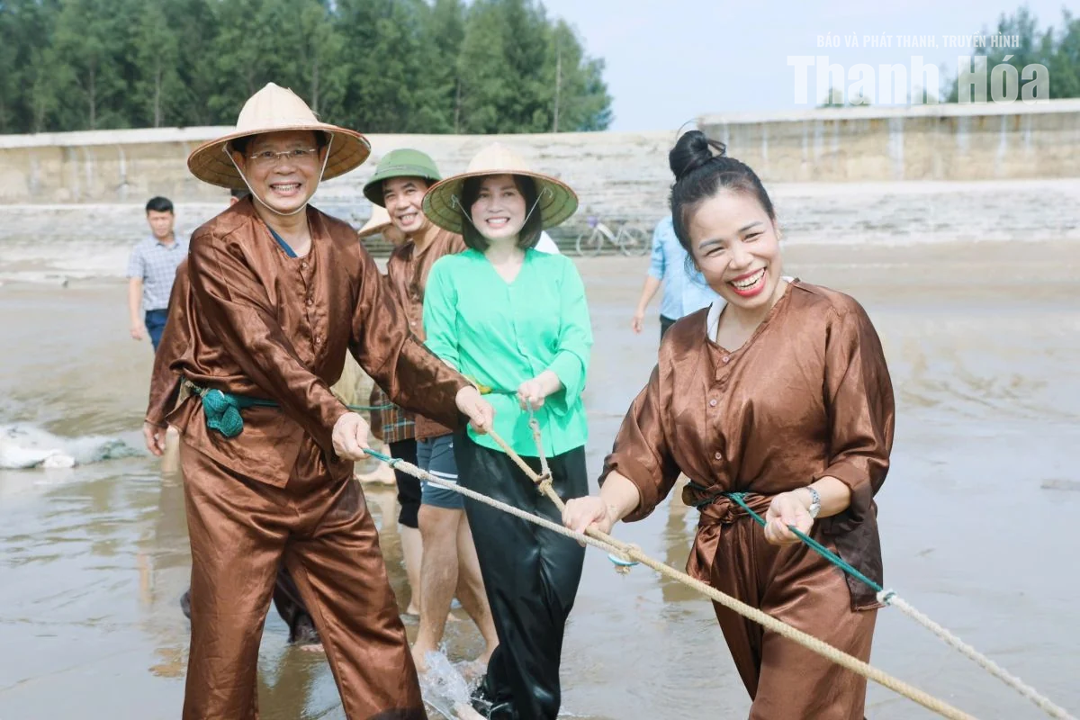 Chạm nhịp sống làng chài ven biển Hải Tiến