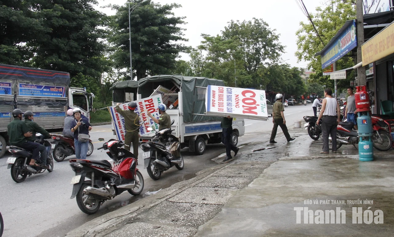 Đồng loạt ra quân thiết lập lại trật tự đô thị, trật tự công cộng