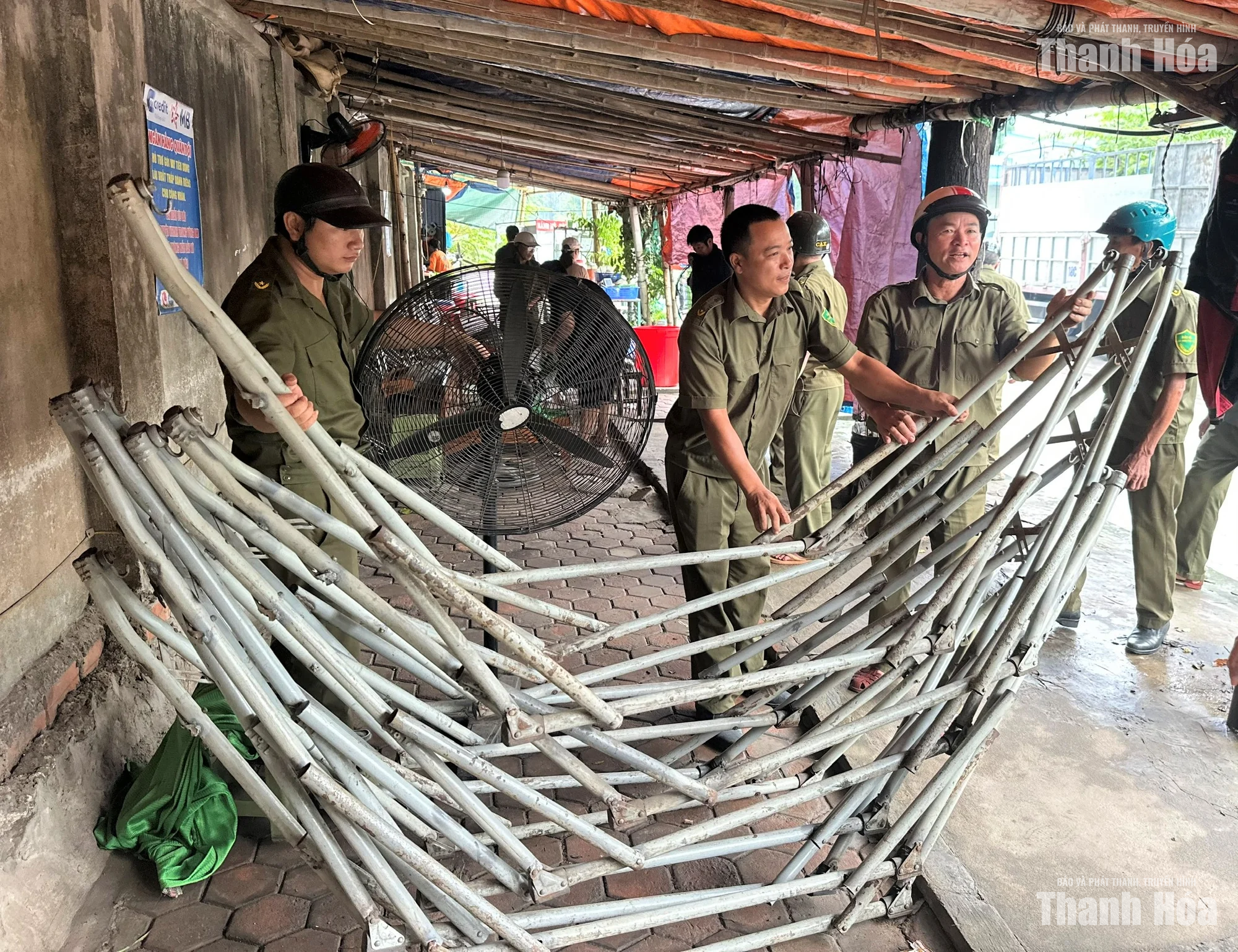 Đồng loạt ra quân thiết lập lại trật tự đô thị, trật tự công cộng