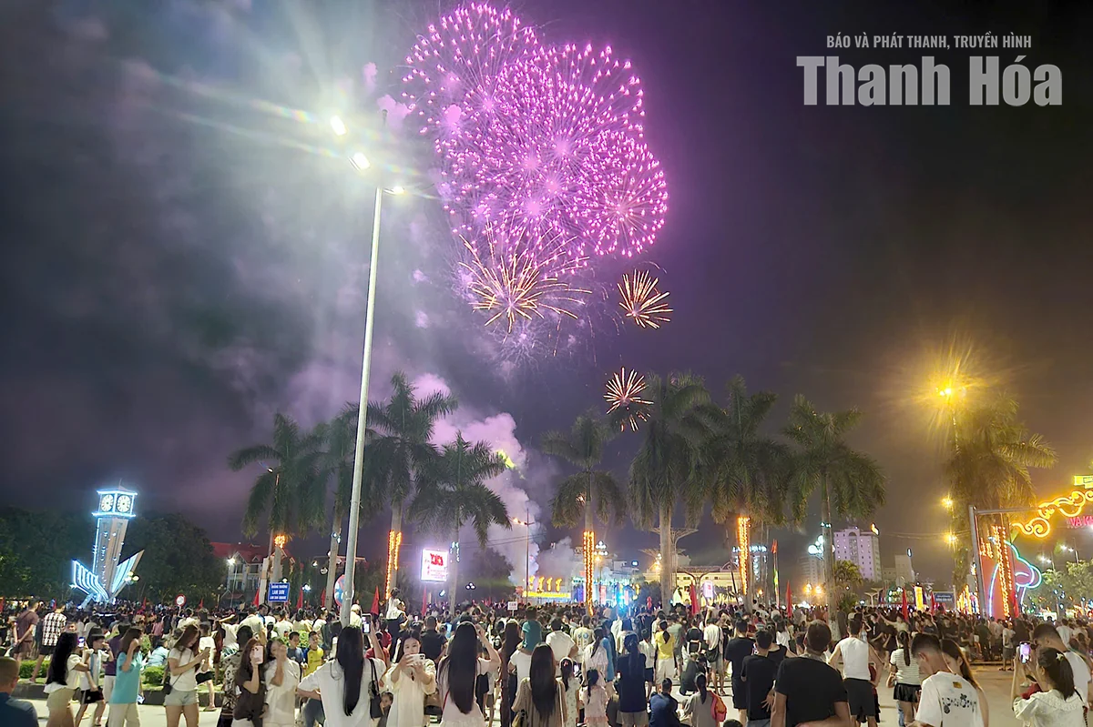 Rực sáng đêm nghệ thuật “Thanh Hóa hòa nhịp cùng non sông” tại Quảng trường Lam Sơn
