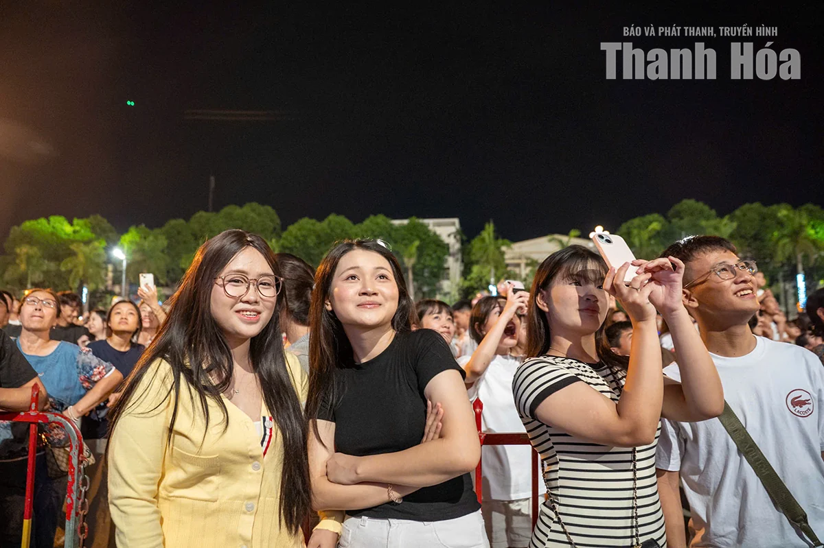 Rực sáng đêm nghệ thuật “Thanh Hóa hòa nhịp cùng non sông” tại Quảng trường Lam Sơn