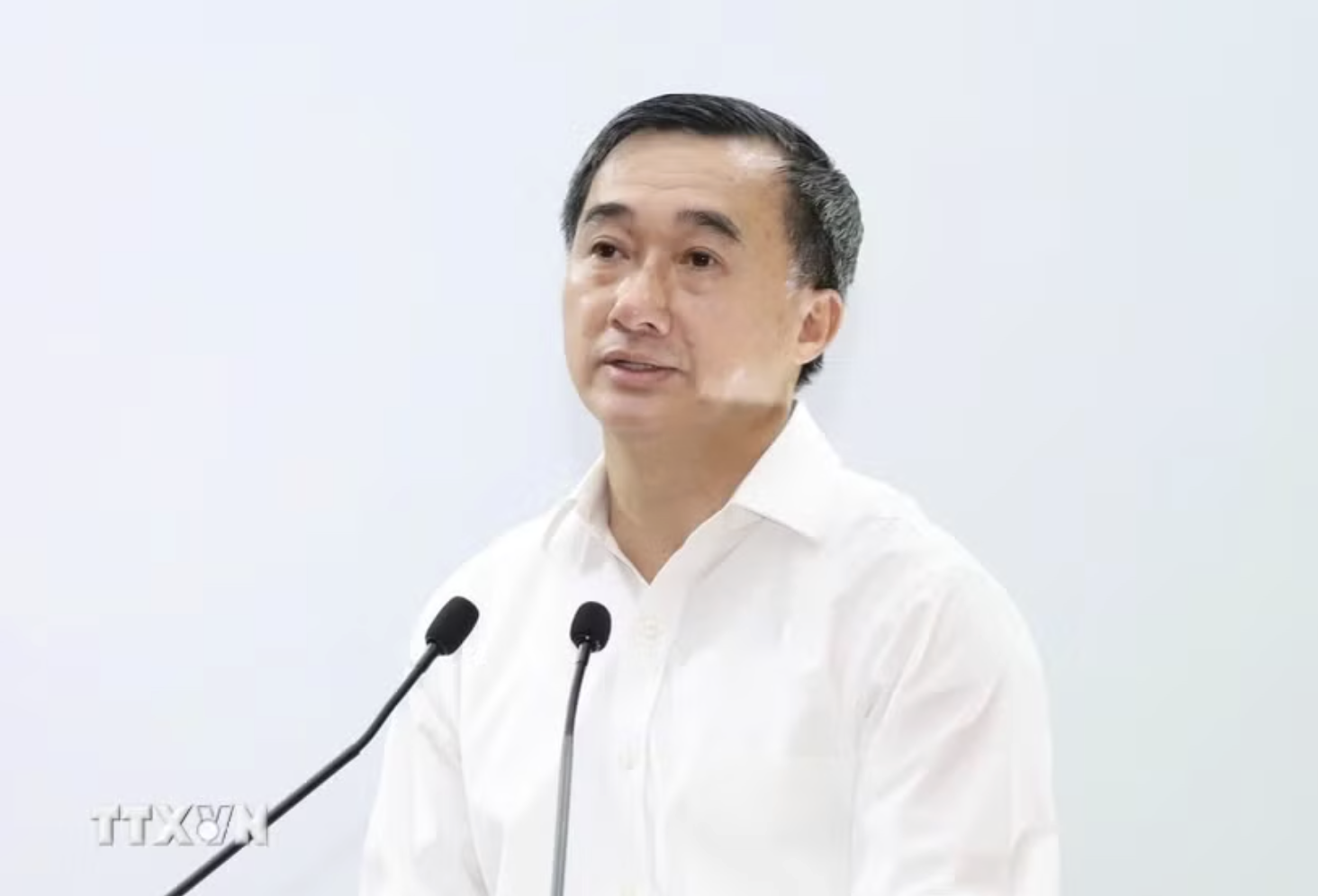 Tạm đình chỉ công tác đối với Thứ trưởng Bộ Y tế Trần Văn Thuấn