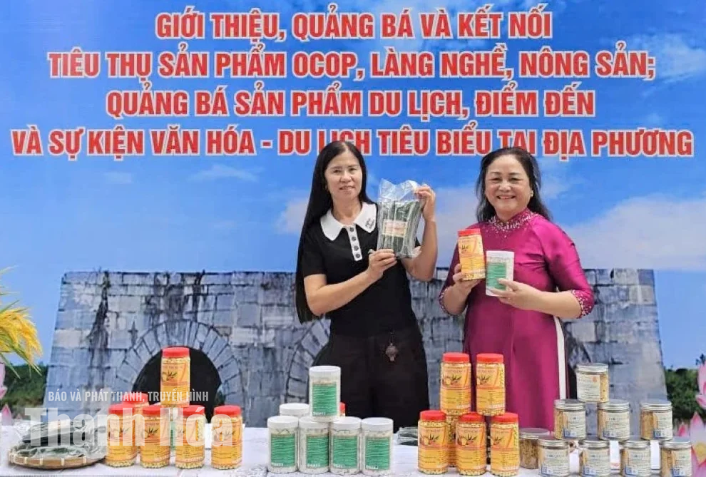 Chính quyền xã tổ chức livestream tiêu thụ nông sản, quảng bá du lịch