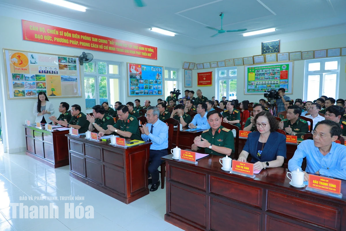 Lãnh đạo Bộ Quốc phòng và tỉnh Thanh Hóa thăm, tặng quà các lực lượng làm nhiệm vụ ở biên giới