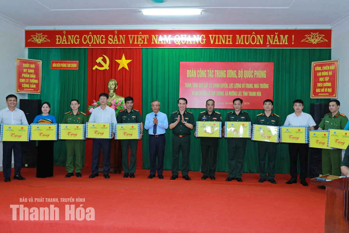Lãnh đạo Bộ Quốc phòng và tỉnh Thanh Hóa thăm, tặng quà các lực lượng làm nhiệm vụ ở biên giới
