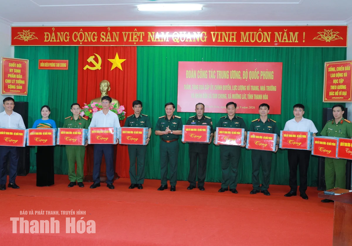 Lãnh đạo Bộ Quốc phòng và tỉnh Thanh Hóa thăm, tặng quà các lực lượng làm nhiệm vụ ở biên giới