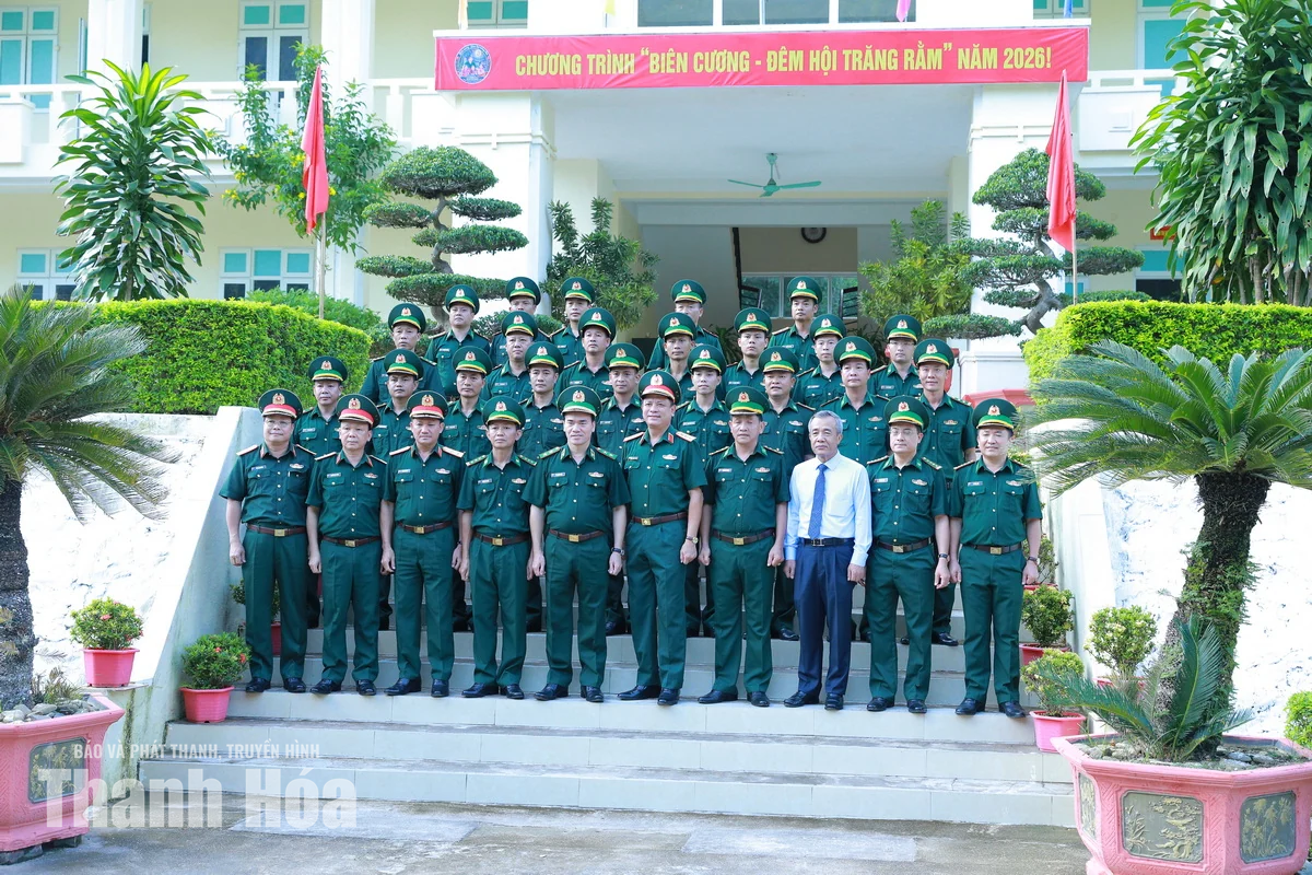 Lãnh đạo Bộ Quốc phòng và tỉnh Thanh Hóa thăm, tặng quà các lực lượng làm nhiệm vụ ở biên giới