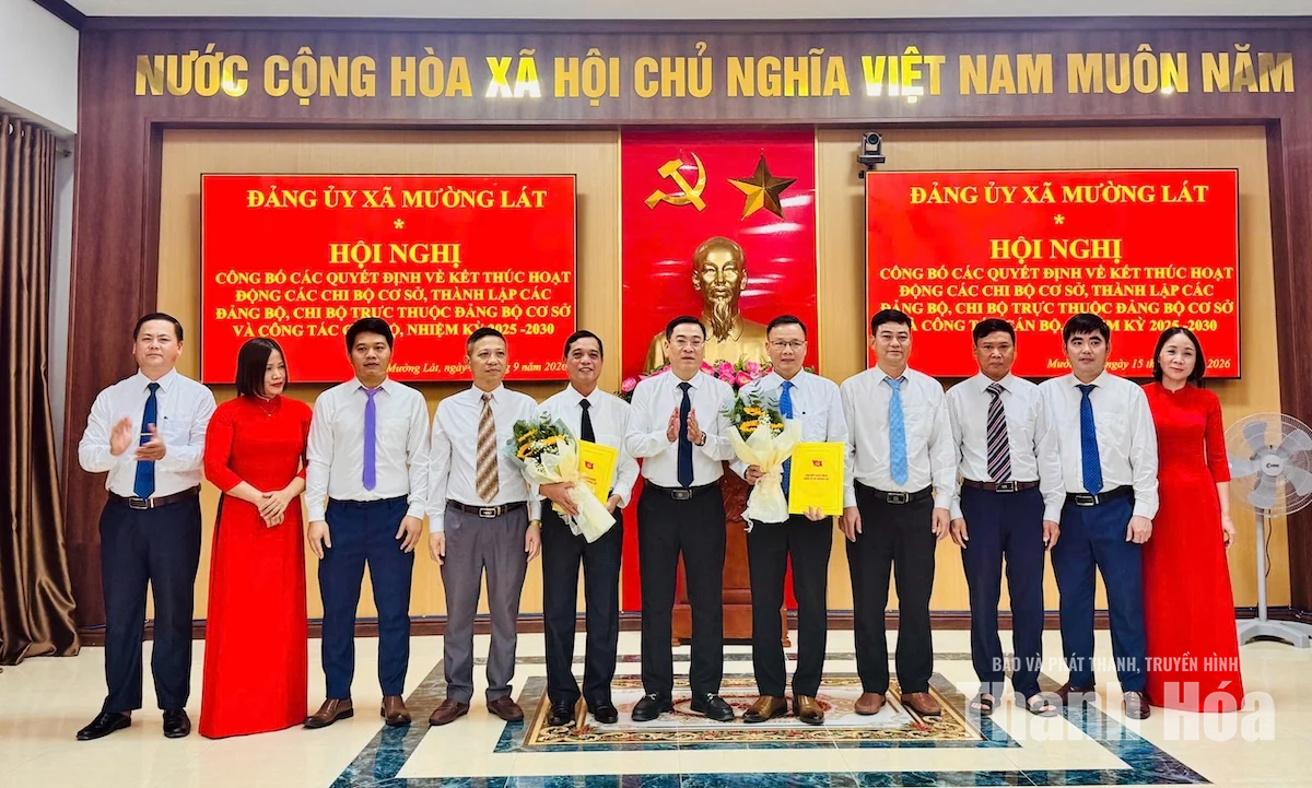 Đảng ủy xã Mường Lát công bố các quyết định về tổ chức đảng và công tác cán bộ