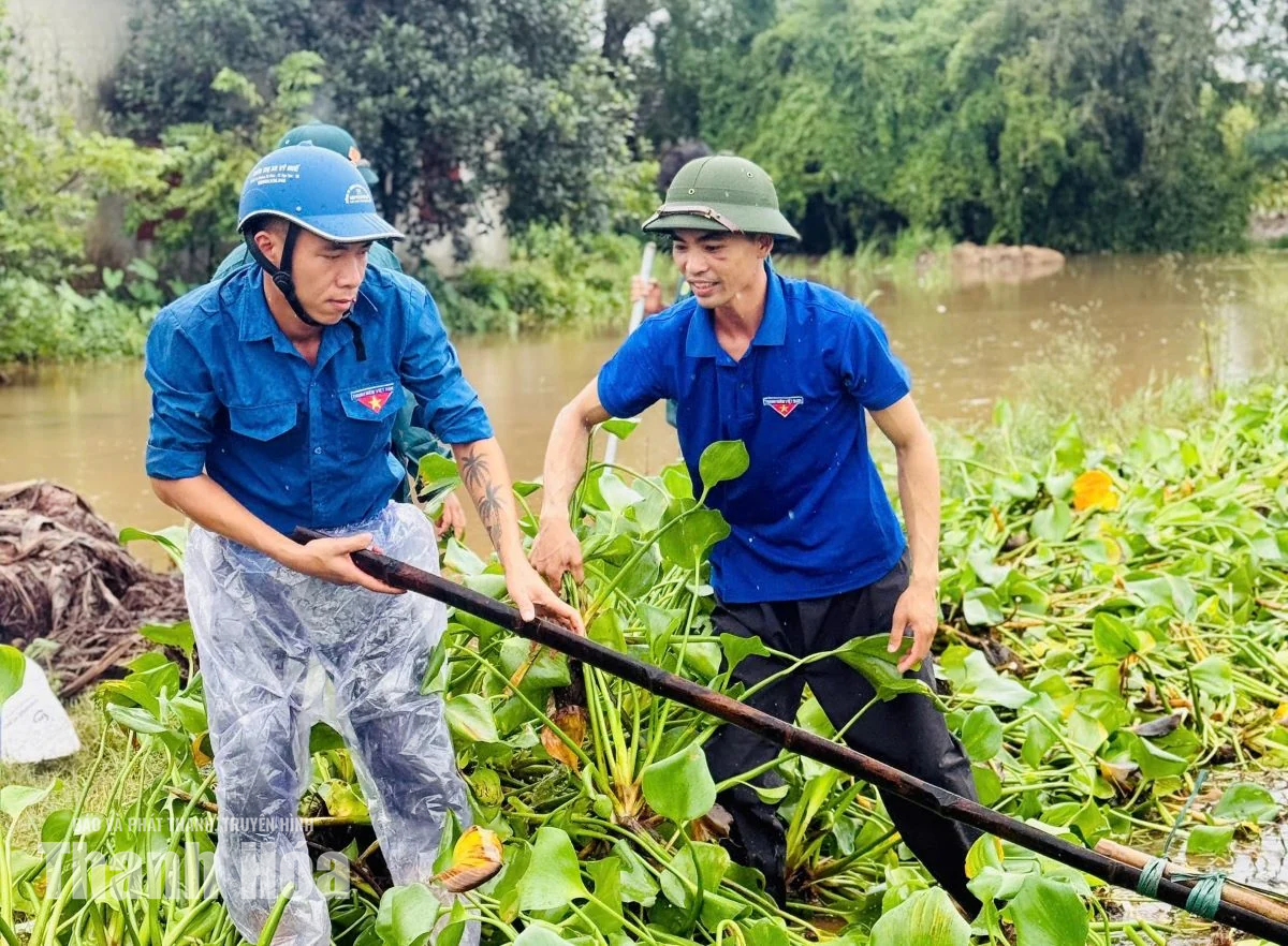 Tuổi trẻ Thanh Hóa hỗ trợ người dân ứng phó với mưa lũ