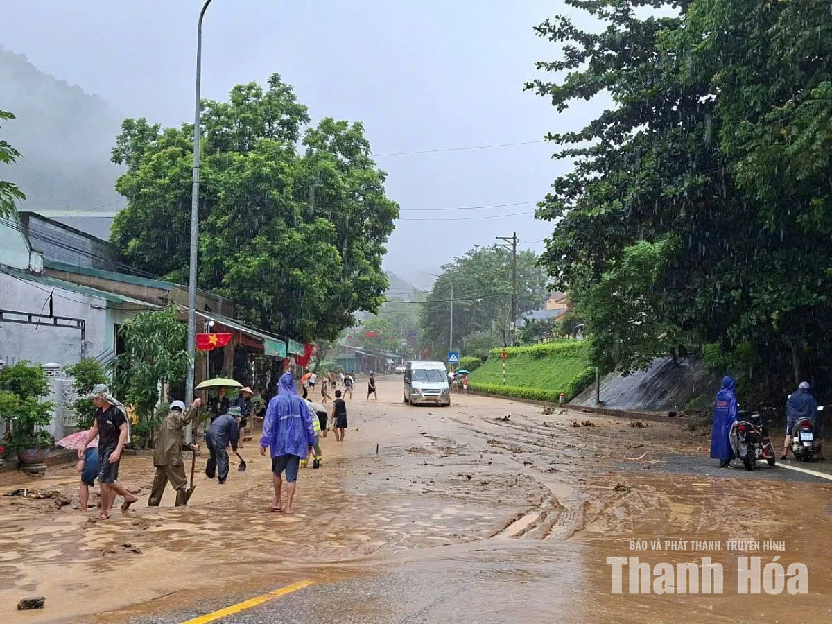 Tuổi trẻ Thanh Hóa hỗ trợ người dân ứng phó với mưa lũ